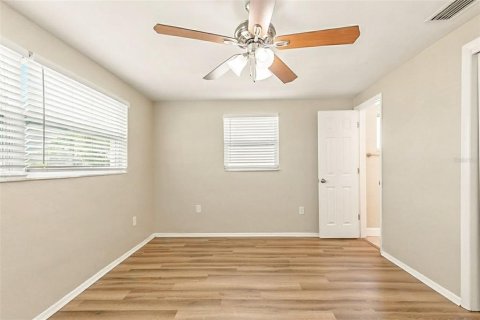 House in New Port Richey, Florida 3 bedrooms, 123.93 sq.m. № 1914101 - photo 18