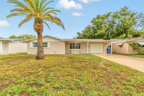 House in New Port Richey, Florida 3 bedrooms, 123.93 sq.m. № 1914101 - photo 1