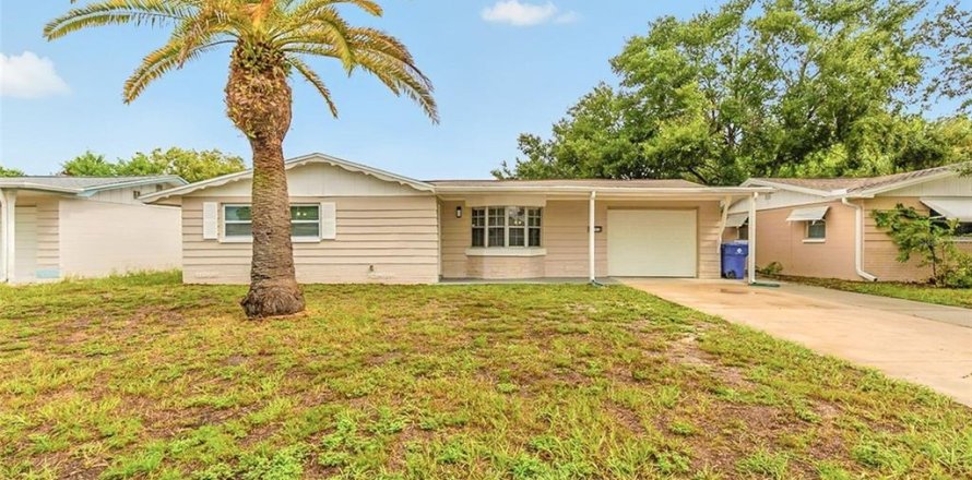 House in New Port Richey, Florida 3 bedrooms, 123.93 sq.m. № 1914101