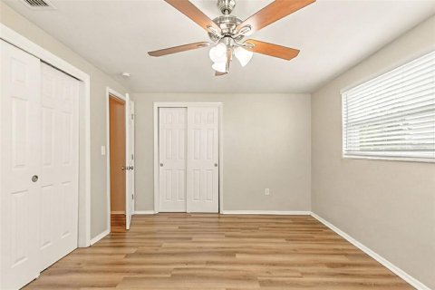 House in New Port Richey, Florida 3 bedrooms, 123.93 sq.m. № 1914101 - photo 21