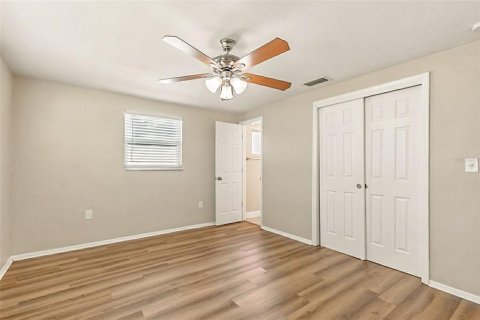 House in New Port Richey, Florida 3 bedrooms, 123.93 sq.m. № 1914101 - photo 19