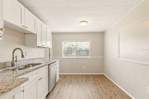 House in New Port Richey, Florida 3 bedrooms, 123.93 sq.m. № 1914101 - photo 14
