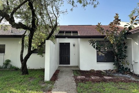 Casa en alquiler en Tampa, Florida, 2 dormitorios, 103.68 m2 № 1908567 - foto 1