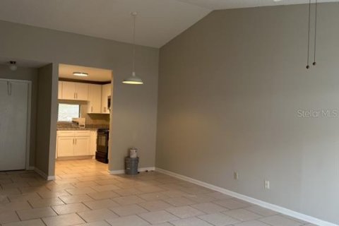 Casa en alquiler en Tampa, Florida, 2 dormitorios, 103.68 m2 № 1908567 - foto 9