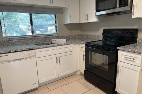 Casa en alquiler en Tampa, Florida, 2 dormitorios, 103.68 m2 № 1908567 - foto 4
