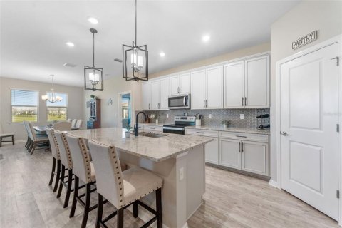 House in Wesley Chapel, Florida 4 bedrooms, 203.64 sq.m. № 1519227 - photo 17