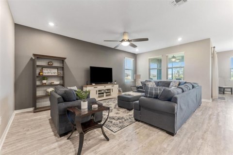 House in Wesley Chapel, Florida 4 bedrooms, 203.64 sq.m. № 1519227 - photo 4