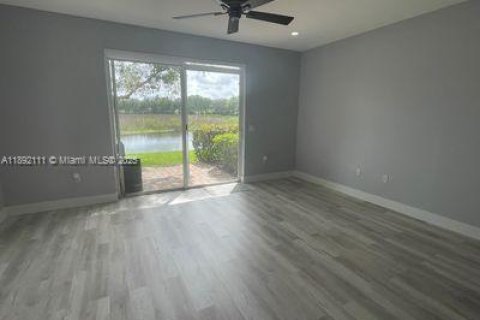 Touwnhouse à vendre à Davie, Floride: 3 chambres, 157.56 m2 № 1946509 - photo 11