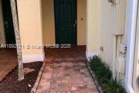 Touwnhouse à vendre à Davie, Floride: 3 chambres, 157.56 m2 № 1946509 - photo 2