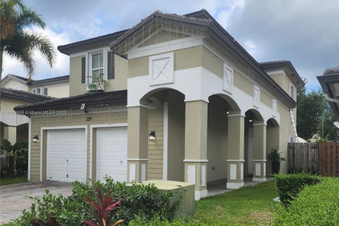 Villa ou maison à vendre à Homestead, Floride: 4 chambres, 217.95 m2 № 1937698 - photo 1
