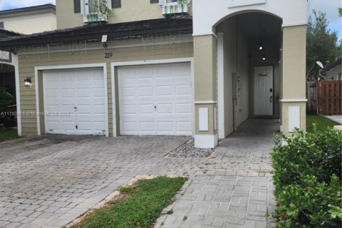 Villa ou maison à vendre à Homestead, Floride: 4 chambres, 217.95 m2 № 1937698 - photo 2