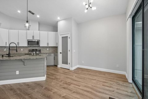 Casa en venta en Tampa, Florida, 3 dormitorios, 162.86 m2 № 1911939 - foto 8