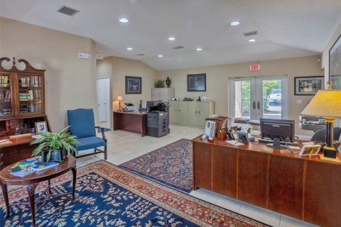 Commercial property in Belleair, Florida 178.19 sq.m. № 2258495 - photo 3