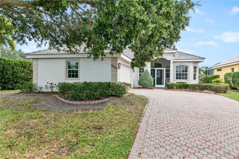 Villa ou maison à louer à University Park, Floride: 2 chambres, 161.28 m2 № 2401134 - photo 2