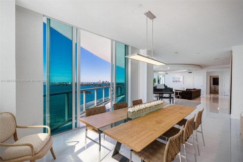 Condominio en venta en Miami, Florida, 3 dormitorios, 269.14 m2 № 1965659 - foto 5
