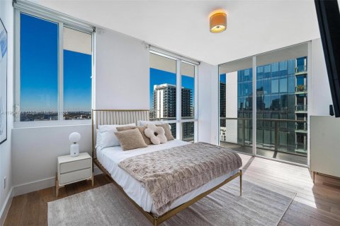 Condominio en venta en Miami, Florida, 3 dormitorios, 269.14 m2 № 1965659 - foto 11