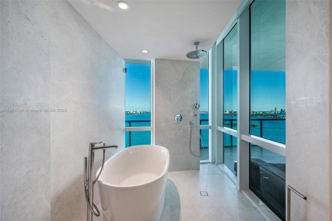 Condominio en venta en Miami, Florida, 3 dormitorios, 269.14 m2 № 1965659 - foto 10