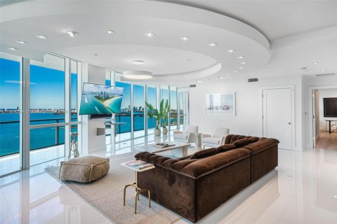 Condominio en venta en Miami, Florida, 3 dormitorios, 269.14 m2 № 1965659 - foto 2