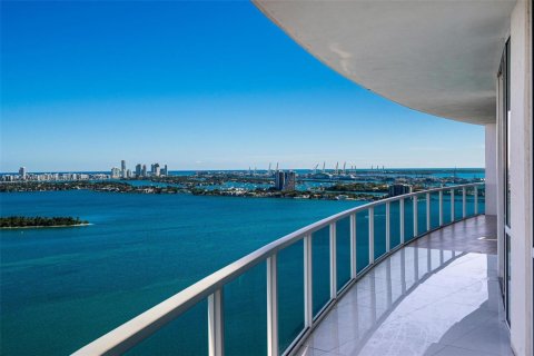 Condominio en venta en Miami, Florida, 3 dormitorios, 269.14 m2 № 1965659 - foto 6