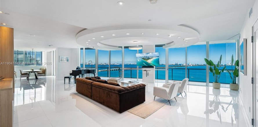 Condominio en Miami, Florida, 3 dormitorios № 1965659