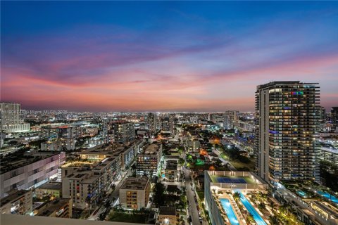 Condominio en venta en Miami, Florida, 3 dormitorios, 269.14 m2 № 1965659 - foto 20