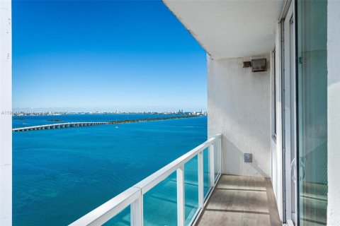 Condominio en venta en Miami, Florida, 3 dormitorios, 269.14 m2 № 1965659 - foto 13