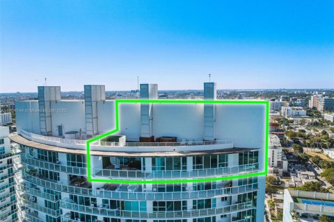 Condominio en venta en Miami, Florida, 3 dormitorios, 269.14 m2 № 1965659 - foto 17