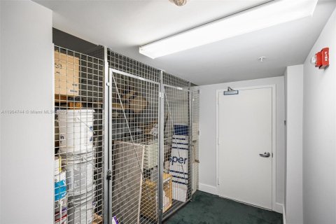 Condominio en venta en Miami, Florida, 3 dormitorios, 269.14 m2 № 1965659 - foto 22
