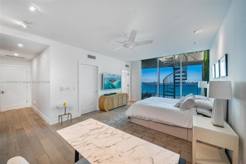 Condominio en venta en Miami, Florida, 3 dormitorios, 269.14 m2 № 1965659 - foto 8