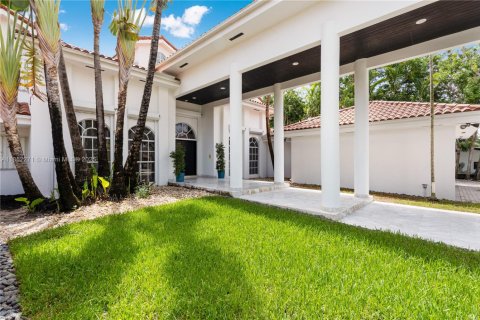 House in Miami, Florida 5 bedrooms, 482.53 sq.m. № 1858817 - photo 8