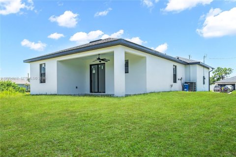 House in Lehigh Acres, Florida 3 bedrooms, 108.7 sq.m. № 2251847 - photo 28