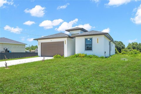 House in Lehigh Acres, Florida 3 bedrooms, 108.7 sq.m. № 2251847 - photo 2