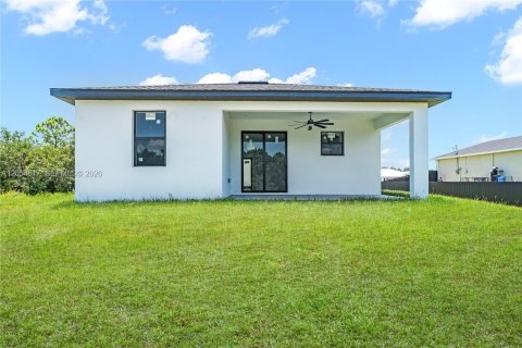 House in Lehigh Acres, Florida 3 bedrooms, 108.7 sq.m. № 2251847 - photo 29