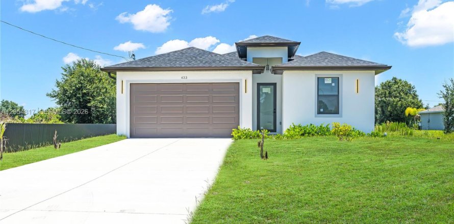 House in Lehigh Acres, Florida 3 bedrooms, 108.7 sq.m. № 2251847