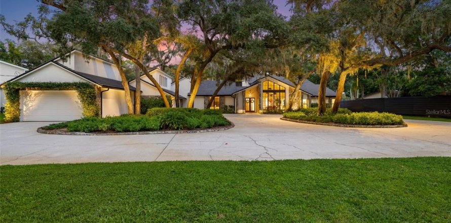 House in Odessa, Florida 4 bedrooms, 430.79 sq.m. № 1899798