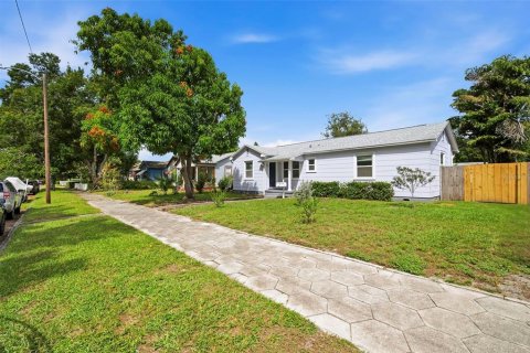 Villa ou maison à louer à Saint Petersburg, Floride: 2 chambres, 104.05 m2 № 2403172 - photo 4
