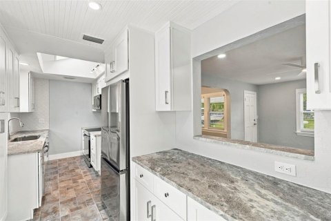 Villa ou maison à louer à Saint Petersburg, Floride: 2 chambres, 104.05 m2 № 2403172 - photo 17