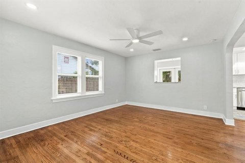 Villa ou maison à louer à Saint Petersburg, Floride: 2 chambres, 104.05 m2 № 2403172 - photo 8