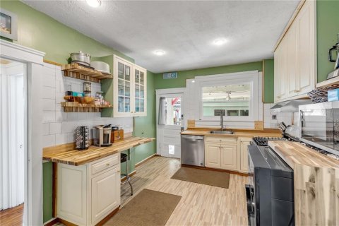 Commercial property in Daytona Beach, Florida 5 bedrooms, 306.58 sq.m. № 2390931 - photo 12