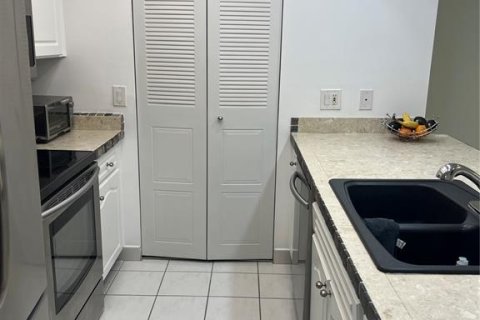 Condo in Clearwater, Florida, 1 bedroom  № 1918749 - photo 6