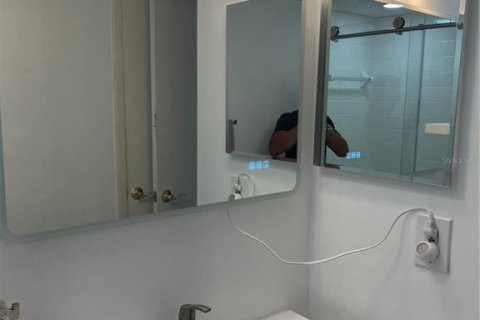 Condo in Clearwater, Florida, 1 bedroom  № 1918749 - photo 10