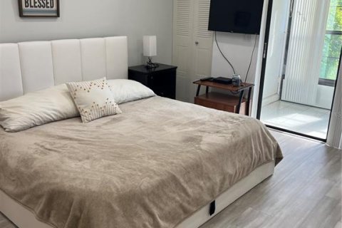Condo in Clearwater, Florida, 1 bedroom  № 1918749 - photo 16