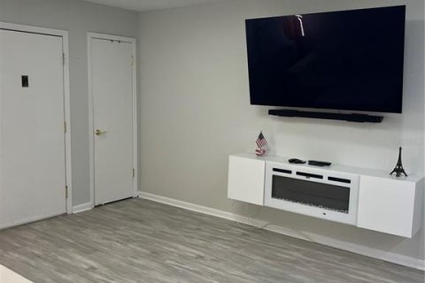 Condo in Clearwater, Florida, 1 bedroom  № 1918749 - photo 3