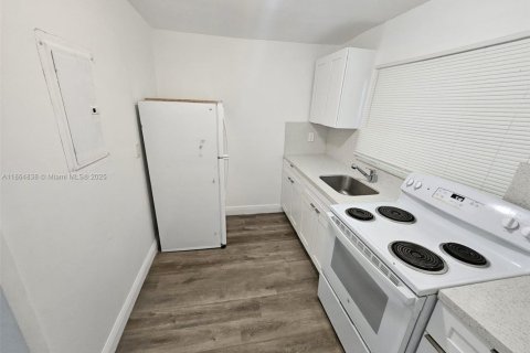 Immobilier commercial à vendre à Miami, Floride: 498.61 m2 № 1893093 - photo 13
