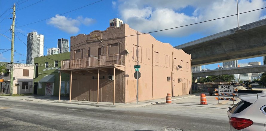 Commercial property in Miami, Florida № 2087222