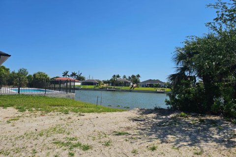Land in Cape Coral, Florida № 1855744 - photo 2
