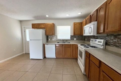 Villa ou maison à louer à Kissimmee, Floride: 3 chambres, 103.68 m2 № 1870572 - photo 4