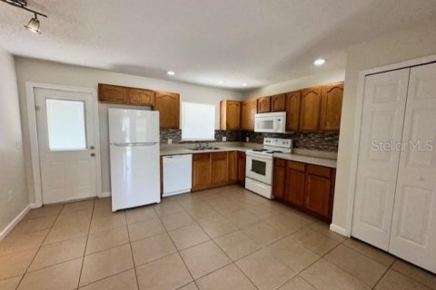 Villa ou maison à louer à Kissimmee, Floride: 3 chambres, 103.68 m2 № 1870572 - photo 3
