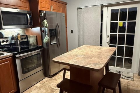 Townhouse in Miami, Florida 2 bedrooms, 76.92 sq.m. № 1696115 - photo 2