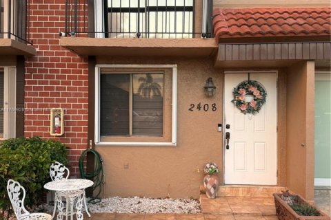 Townhouse in Miami, Florida 2 bedrooms, 76.92 sq.m. № 1696115 - photo 1